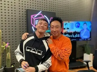 ユ・アイン＆パク・ミョンス、「ラジオショー」認証ショット公開…“満面の笑顔”