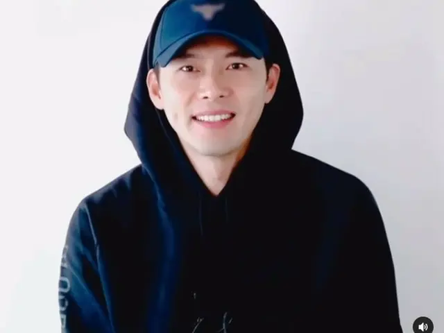 ヒョンビン、あたたかい笑顔でファンにあいさつ…”幸せと温かさを分ける俳優になる”