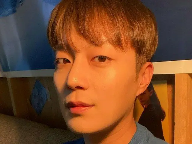 「HIGHLIGHT」ユン・ドゥジュン、彼氏ショットのお手本...見る瞬間胸が“ドゥジュンドゥジュン”