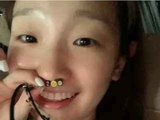 パク・ソダム、女優シン・ドンミからのマスクストラップを自慢…愛くるしさ爆発