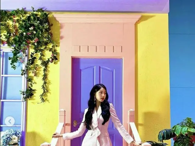 「IZ*ONE」チャン・ウォニョン、9等身の完璧なスタイル…マネキンのようなビジュアルで釘付け