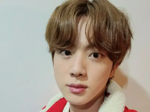「BTS（防弾少年団）」ジン、さわやかなビジュアル公開…優しいまなざしに胸キュン