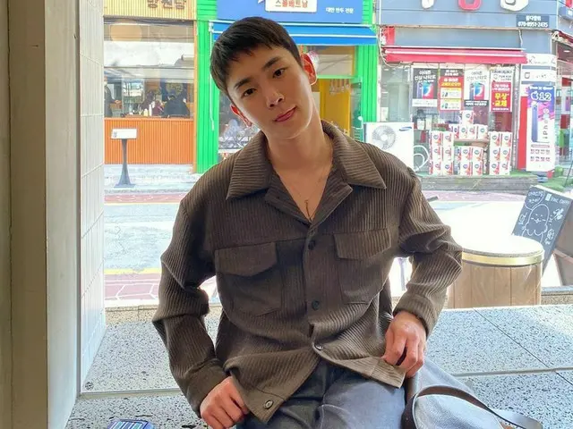 「SHINee」Key（キー）、除隊後により磨きのかかったビジュアル…座っているだけでグラビア