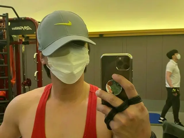 チャン・グンソク、広くたくましい肩に視線集中…”itsgymtime”