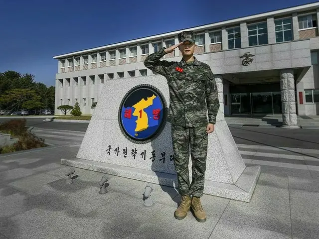 海兵隊側“「SHINee」ミンホ=称賛が多い海兵、最後の休暇を返上して訓練参加”