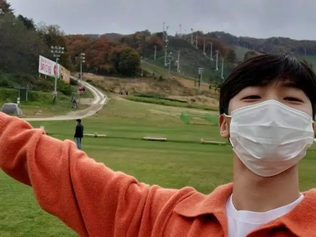 「CNBLUE」カン・ミンヒョク、自然の中に溶け込んださわやかなビジュアル