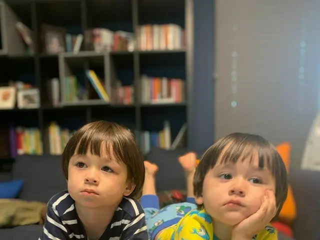 ベントレーくん、兄ウィリアムくんがテレビ独占して“お兄ちゃんのいうことをよく聞かなければ”