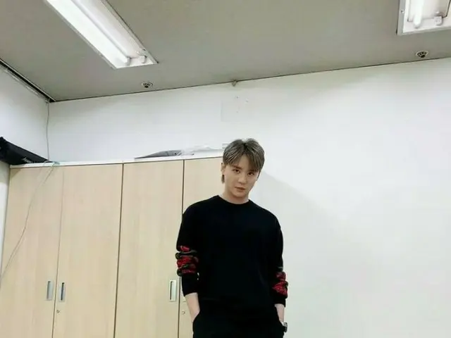 キム・ジュンス、自然なポーズとシャープな眼差しでファンを魅了…”すぐに会いましょう”