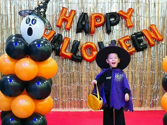 「FTISLAND」チェ・ミンファン♥ユルヒの息子ジェユルくんのハロウィーンパーティー公開...“キャンディーたくさんもらって心配ない”