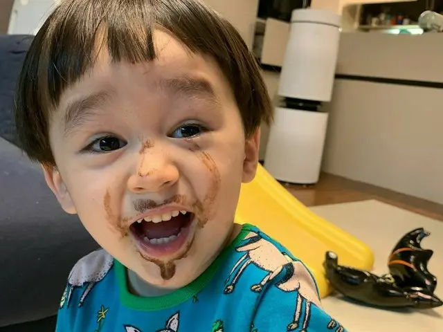 ベントレーくん、アイスのヒゲでかわいいビジュアル発散