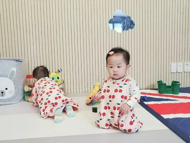 「FTISLAND」チェ・ミンファン♥ユルヒの双子の娘たちアリンちゃん＆アユンちゃん、チェリーの寝巻き+ピンクのヘアピン...キュートそのもの