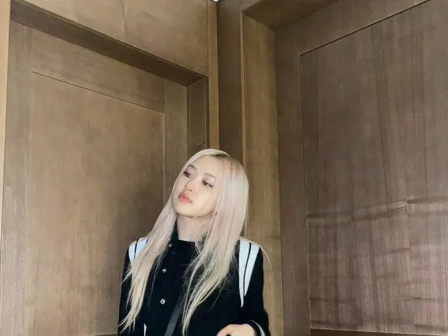 「BLACKPINK」ロゼ、ハイティーンスターのようなさわやかさ