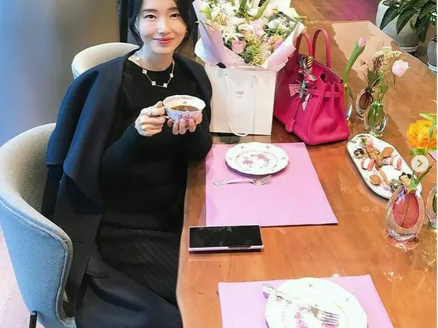 女優イ・ジョンヒョン、優雅な日常と品格溢れる童顔女神！