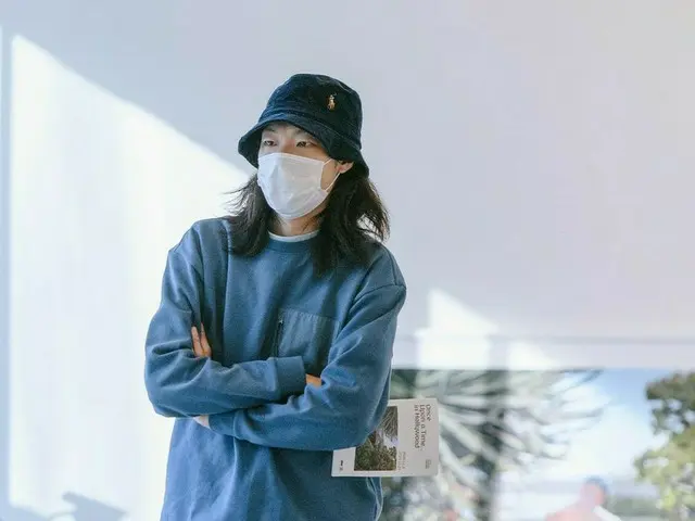 俳優リュ・ジュンヨル、今日は俳優でなく写真作家…長髪のアーティストビジュアル
