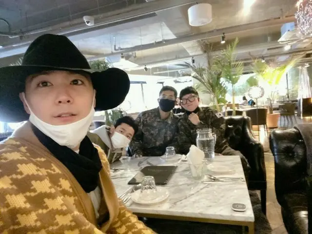 「FTISLAND」イ・ホンギ、除隊する同僚たちを羨む…”今日除隊する者と休暇中の者、あぁほんとに”