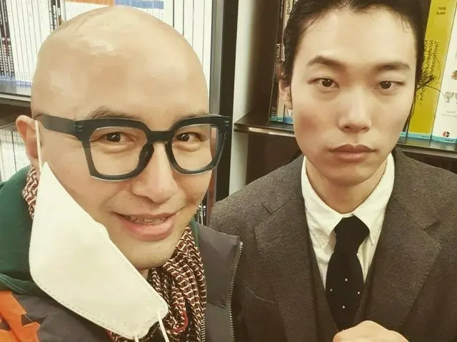 ホン・ソクチョンが俳優リュ・ジュンヨルとの2ショット公開…今日は写真作家