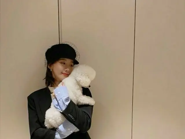 「少女時代」ユナ、愛犬を抱きしめた幸せな日常…変わらぬ美貌
