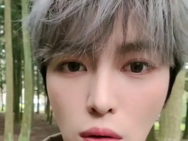 キム・ジェジュン、済州島の自然と共に…超アップにも完璧なビジュアル（動画あり）