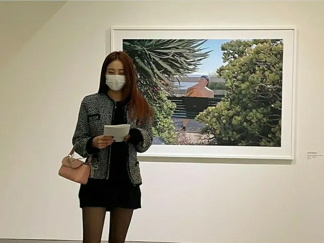 元「9MUSES」ギョンリ、リュジュンヨルの写真展での2ショット…誰と行ったの?
