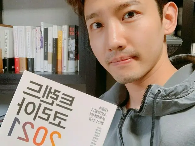 「東方神起」チャンミン、さわやかなビジュアルと澄んだ瞳で助け合いを呼びかける…”一緒に参加しましょう~”