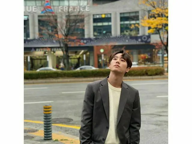 イ・ジュニョン（U-KISS JUN）、近況公開…秋の男の哀愁のまなざし