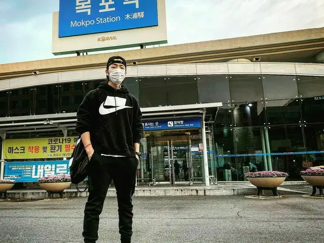 「SUPER JUNIOR」ドンヘ、故郷木浦駅前で輝くビジュアル