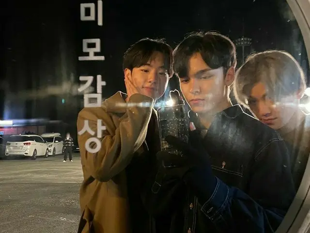 「SEVENTEEN」ホシ＆バーノン＆ウジ、3人集まって“美貌鑑賞”