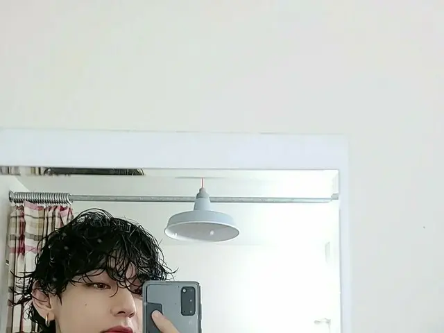 「BTS（防弾少年団）」V、雨に濡れた髪…イケメンさとセクシーさが倍増!!