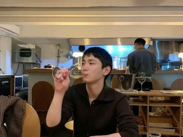 「SHINee」Key（キー）、“いつだっけ”…レストランでワインを傾けるオシャレなライフスタイル