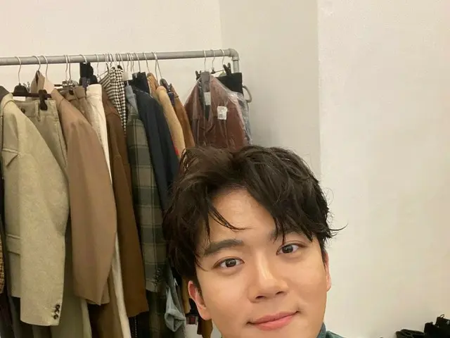 俳優ハ・ソクジン、イケメン俳優のかわいいピースポーズ