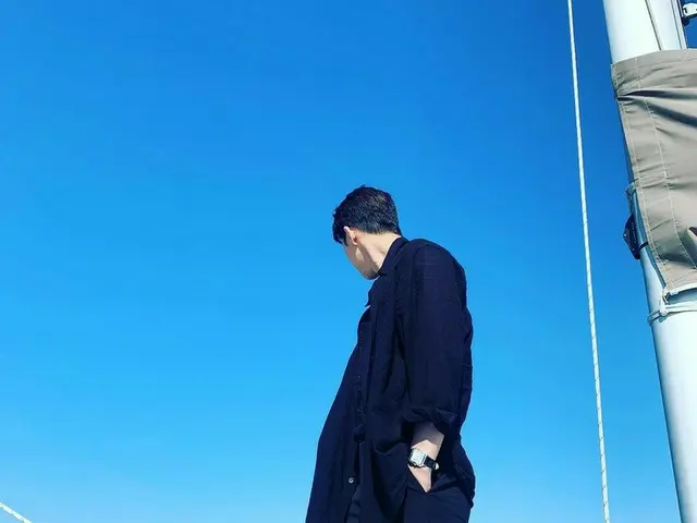 俳優ナム・ジュヒョク、ドラマの撮影中?!…青空が映え～