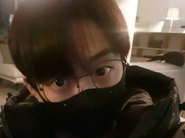 俳優ヒョヌ、マスクで隠してもかわいい目元で女心狙撃!