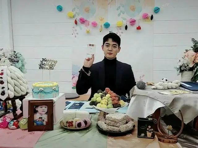 「SHINee」ミンホ、V-LIVE中に個人インスタを開設!!