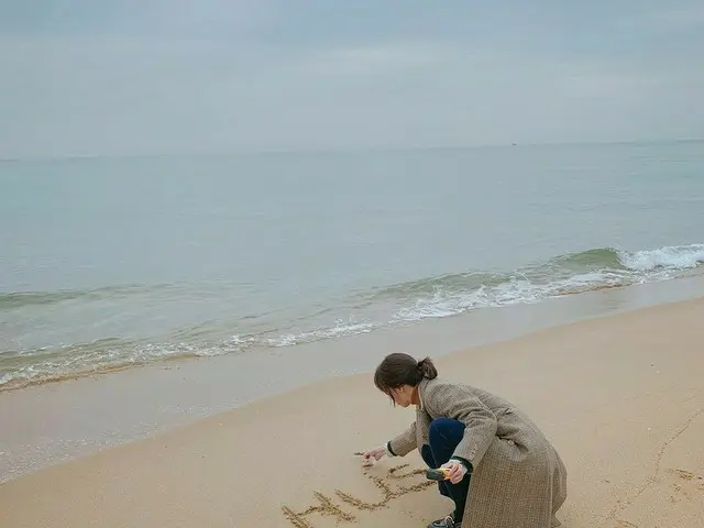 「少女時代」ユナ、海に願いを!!…“リアタイ視聴してね”