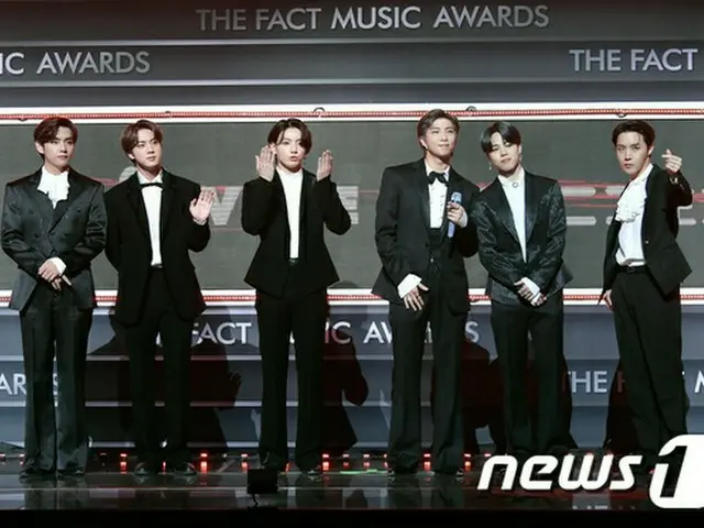 【フォト】「BTS（防弾少年団）」ブラックスーツで王者の風格「2020 THE FACT MUSIC AWARDS」レッドカーペットに颯爽と登場！