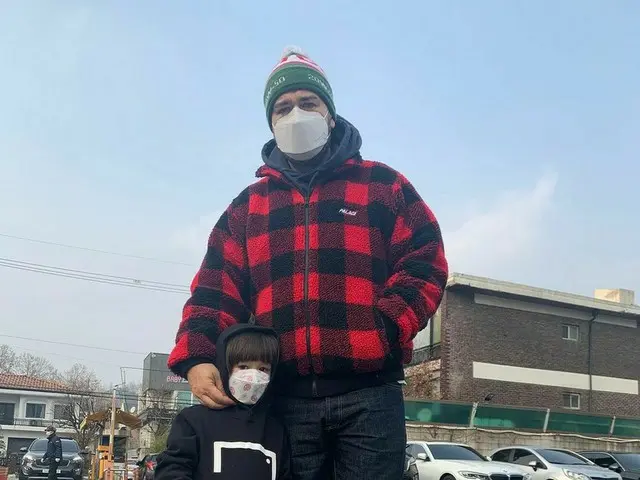 サム・ハミントン、ウィリアムくんとそっくり親子のツーショット