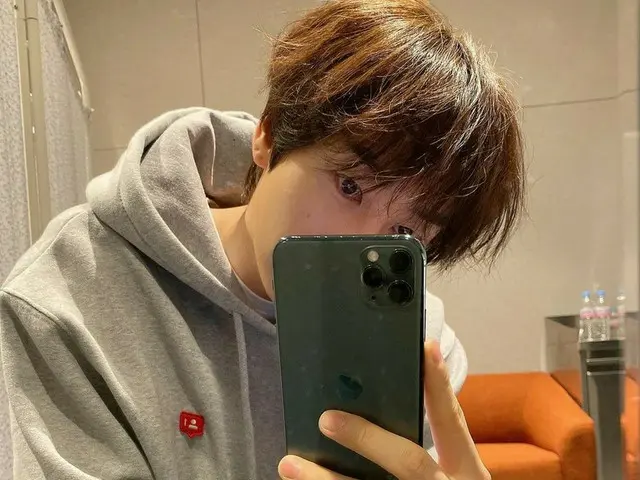 「SUPER JUNIOR」ウニョク、ナチュラルなビジュアルで彼氏ショットのお手本