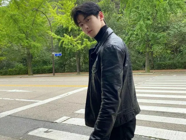 「ASTRO」チャ・ウヌ、革ジャンでバイクにまたがる姿にファン歓喜!!