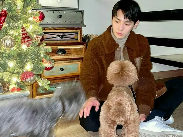 「SHINee」Key（キー）、愛犬と共にクリスマス