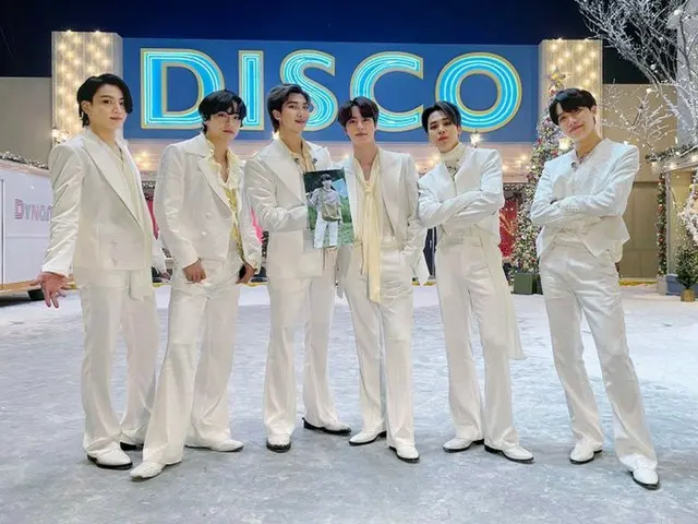 「BTS（防弾少年団）」、ホワイトとブラックで違った魅力…「2020 SBS歌謡大典 in DAEGU」に参加