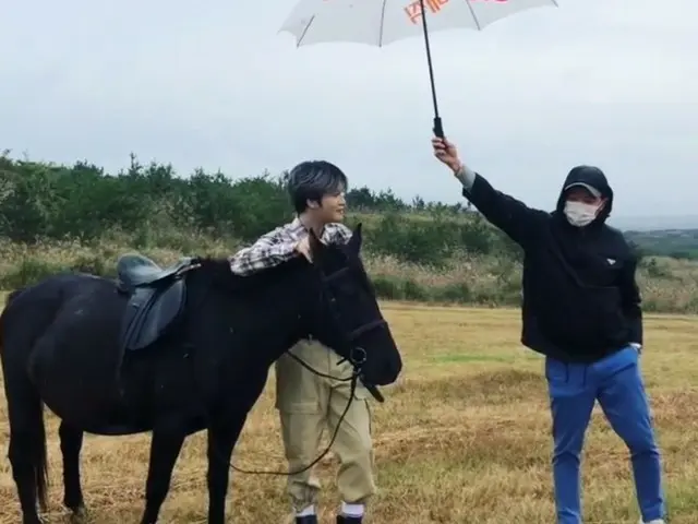 キム・ジェジュン、マネージャーに対する深い愛情を表現…”いつも感謝しています”（動画あり）