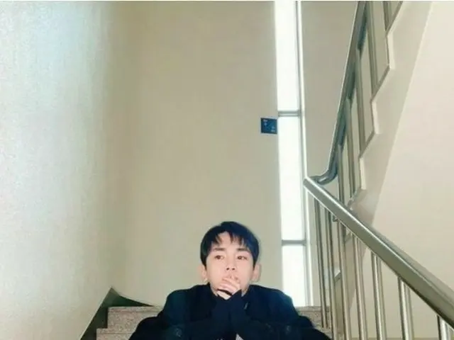 「SHINee」Key（キー）、冬ファッションでクールな表情…すらっとしたスタイル誇示。