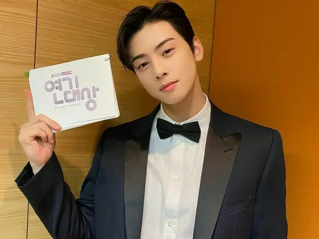 「ASTRO」チャ・ウヌ、「女神降臨」は放送休みでも「MBC演技大賞」にプレゼンターとして参加