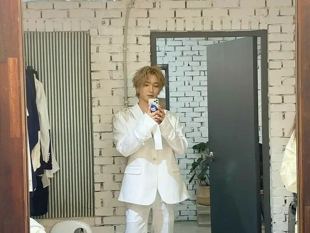 「SUPER JUNIOR」イトゥク、ホワイトスーツも素敵な天性のアイドル