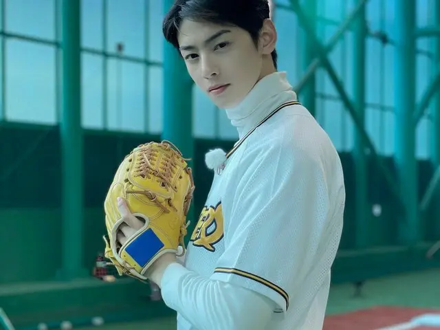 「ASTRO」チャ・ウヌ、今日は野球漫画の主人公?!