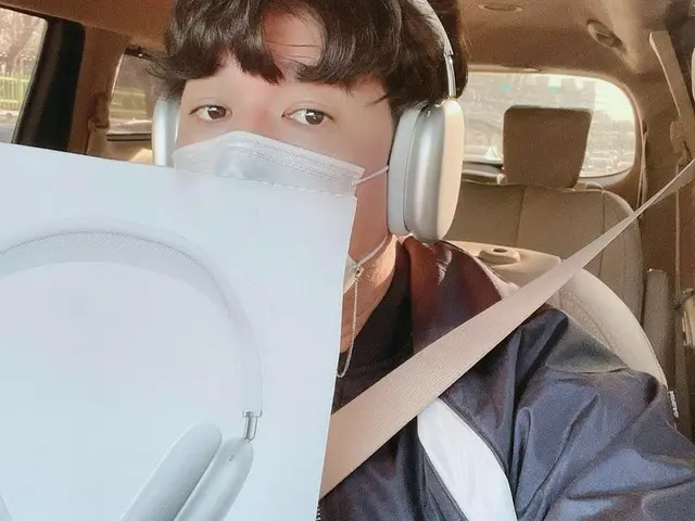 「SUPER JUNIOR」シンドン、車の中でヘッドセット自慢
