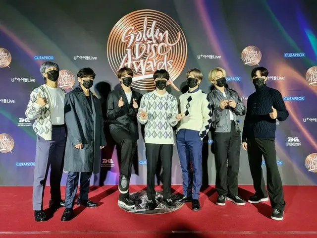 「BTS（防弾少年団）」、SUGAを中央に記念撮影…「第35回 ゴールデンディスクアワード」音源本賞受賞