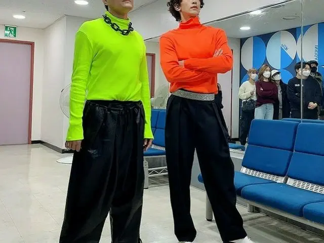 RAIN（ピ）＆J.Y.Park（パク・ジニョン）、ネオンカラーも着こなすヒップなスタイル