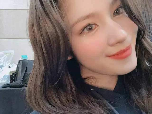 「TWICE」サナ、超接近セルフィーで新年のあいさつ…“2021年よろしくお願いします”