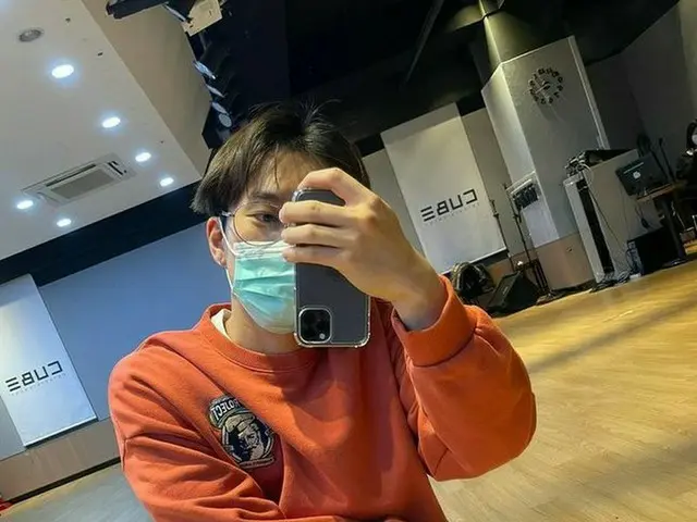 「BTOB」ソ・ウングァン、練習室での近況公開…「インスタ感性って難しい」